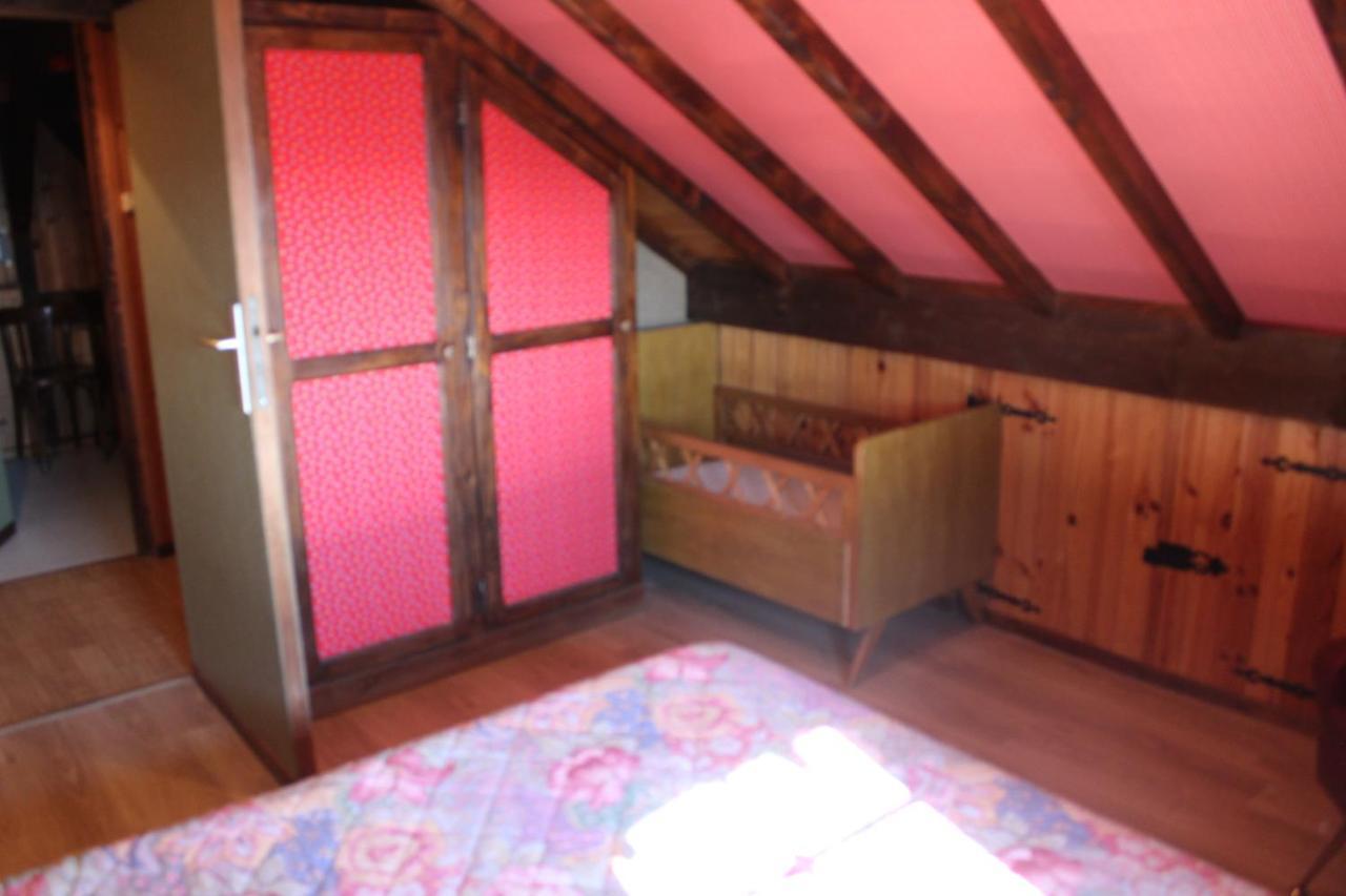 Mitoyen Dans Appartement *